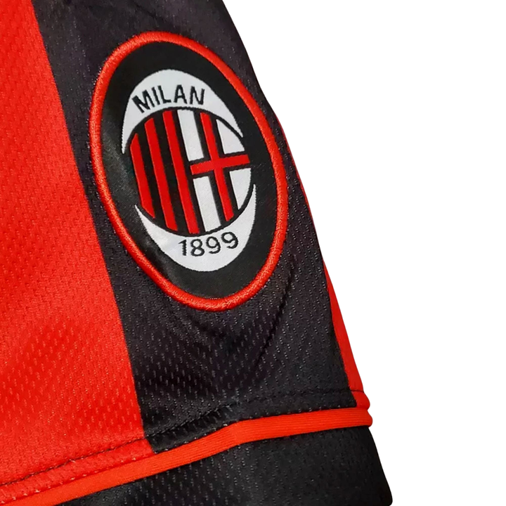 AC Milan crest on the sleeve of the 1996/97 home retro jersey - ITASPORT